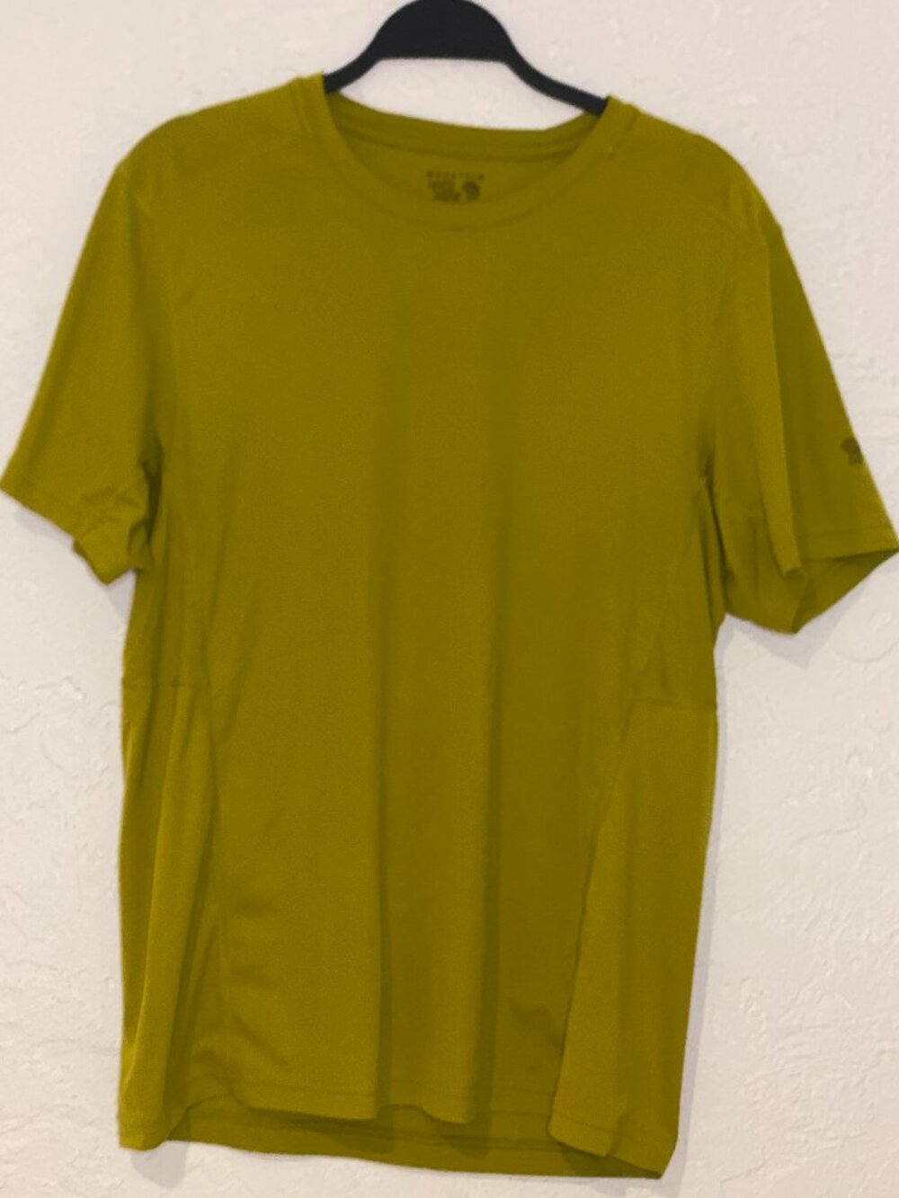 Mountain Hardwear Men’s Medium Mustard Lightweight Performance Shirt